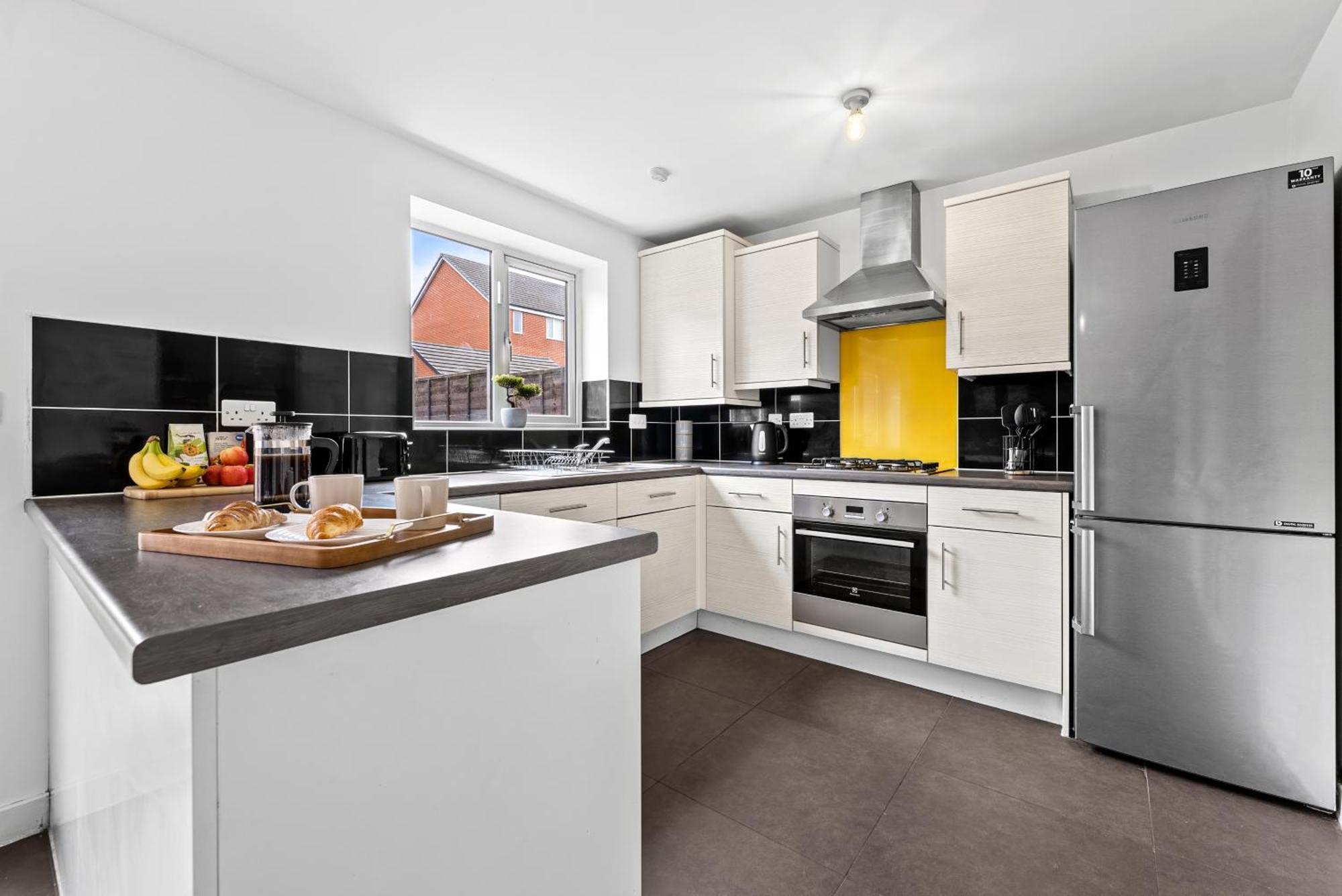 Woodscape - Relaxing Retreat, 4 Bed, 3 Bath House, Off Road Parking, Fast Wifi, Close To Centre *