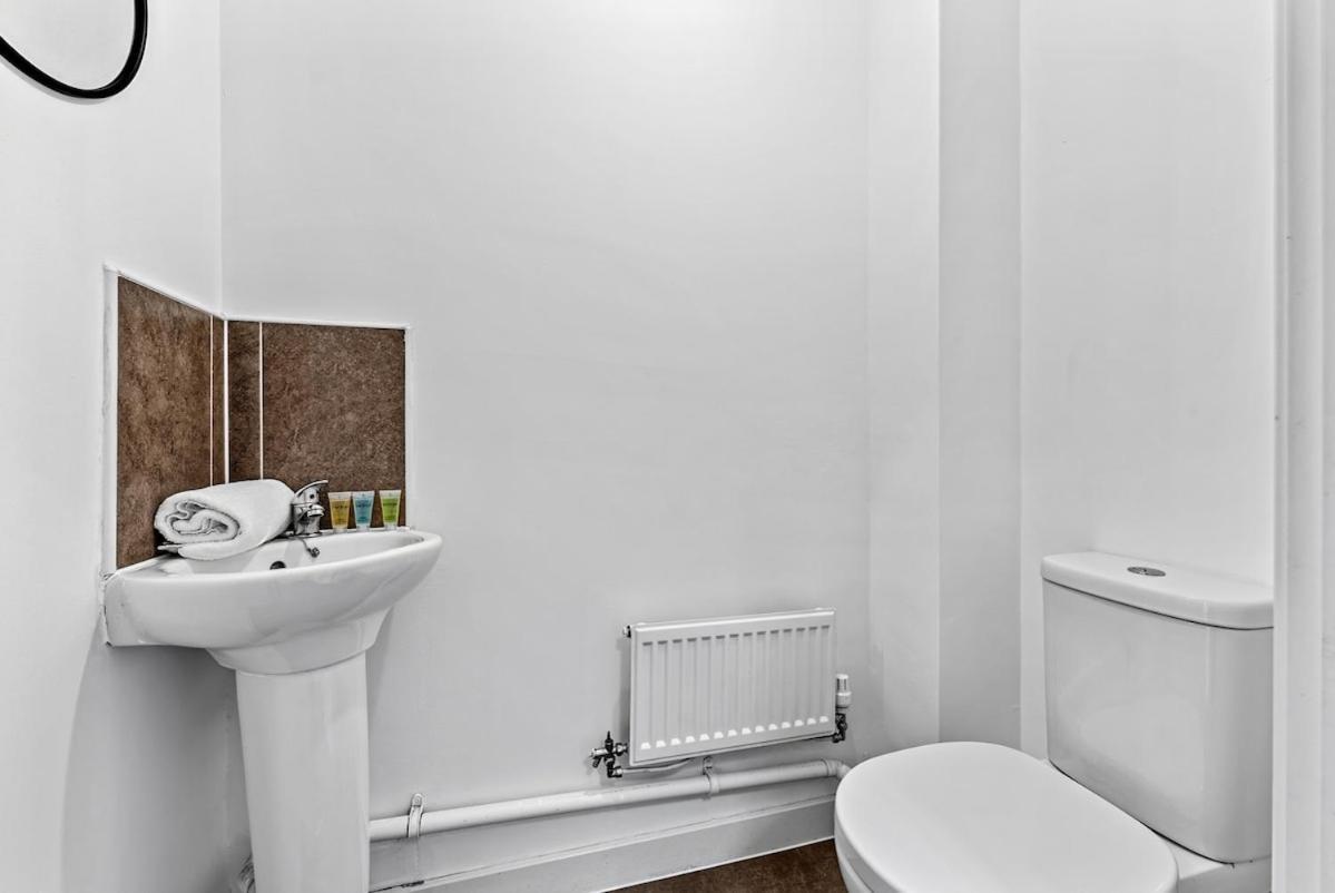 Woodscape - Relaxing Retreat, 4 Bed, 3 Bath House, Off Road Parking, Fast Wifi, Close To Centre Apartment Birmingham