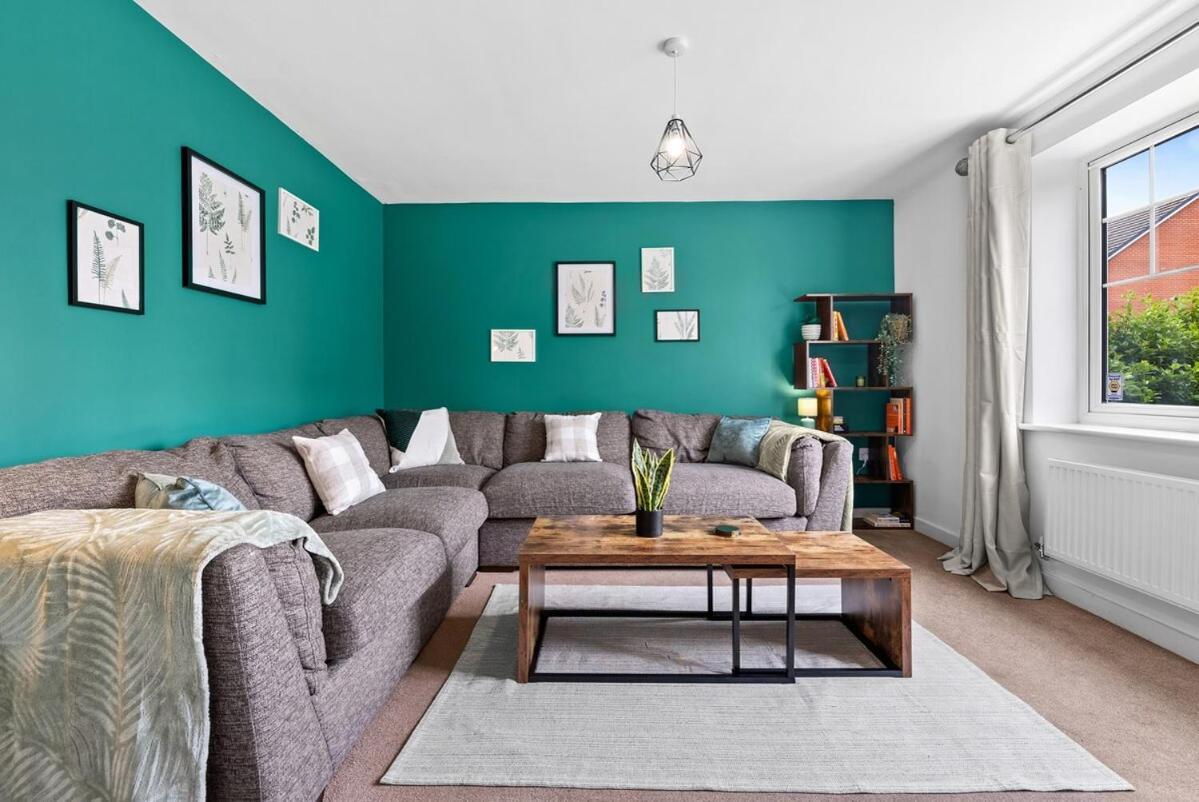 Woodscape - Relaxing Retreat, 4 Bed, 3 Bath House, Off Road Parking, Fast Wifi, Close To Centre Apartment