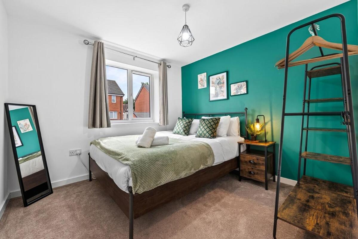 Woodscape - Relaxing Retreat, 4 Bed, 3 Bath House, Off Road Parking, Fast Wifi, Close To Centre Apartment *
