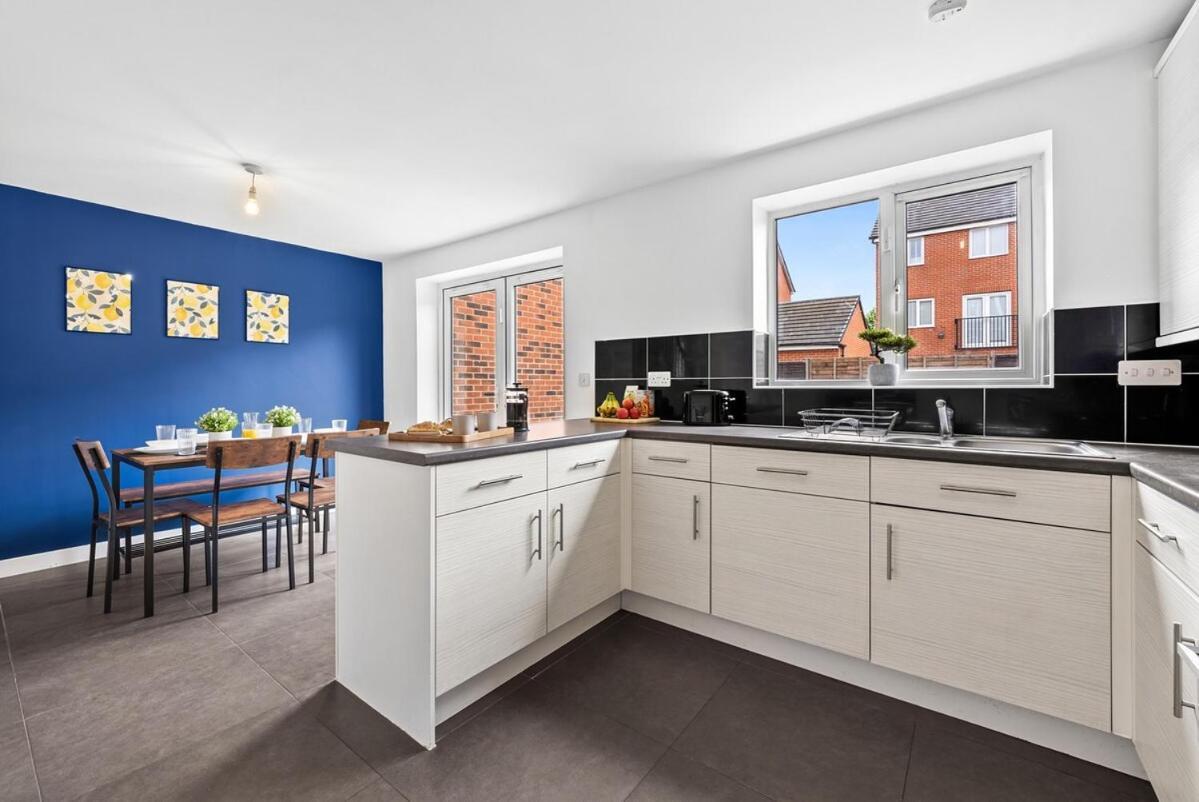 Apartment Woodscape - Relaxing Retreat, 4 Bed, 3 Bath House, Off Road Parking, Fast Wifi, Close To Centre Birmingham