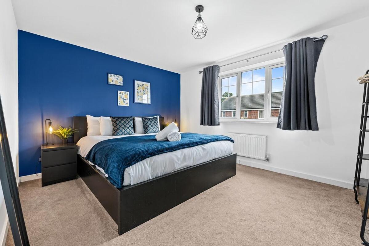 Woodscape - Relaxing Retreat, 4 Bed, 3 Bath House, Off Road Parking, Fast Wifi, Close To Centre Apartment